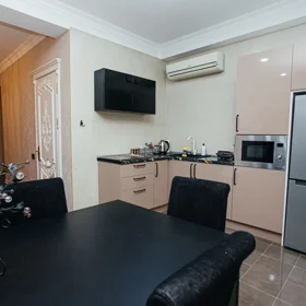 In Baku 170.0 m² apartment is for rent - Image 2