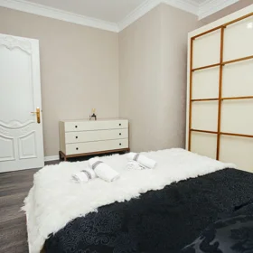 In Baku 170.0 m² apartment is for rent - Image 6
