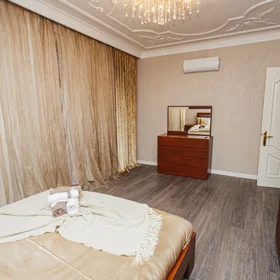 In Baku 170.0 m² apartment is for rent - Image 9