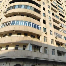 In Baku 210.0 m² apartment is for sale - Image 3