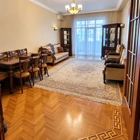 In Baku 170.0 m² apartment is for rent - Image 3