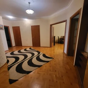 In Baku 170.0 m² apartment is for rent - Image 10