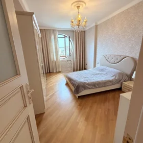 In Baku 130.0 m² apartment is for sale - Image 4