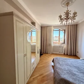 In Baku 130.0 m² apartment is for sale - Image 6