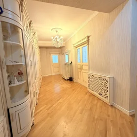 In Baku 130.0 m² apartment is for sale - Image 7
