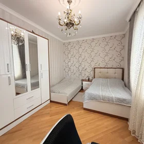 In Baku 130.0 m² apartment is for sale - Image 9