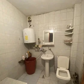 In Baku 70.0 m² apartment is for sale - Image 9