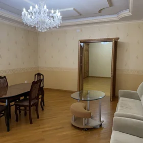In Baku 170.0 m² apartment is for rent - Image 3