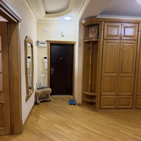 In Baku 170.0 m² apartment is for rent - Image 5
