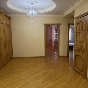 In Baku 170.0 m² apartment is for rent - Image 6