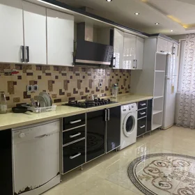In Baku 140.0 m² apartment is for rent - Image 9