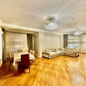 In Baku 210.0 m² apartment is for sale - Image 4