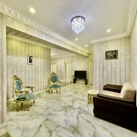 In Baku 210.0 m² apartment is for sale - Image 6