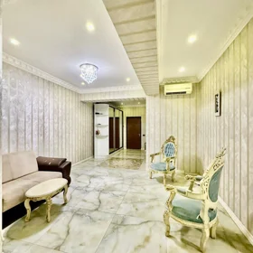 In Baku 210.0 m² apartment is for sale - Image 7