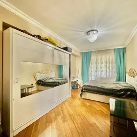 In Baku 210.0 m² apartment is for sale - Image 8