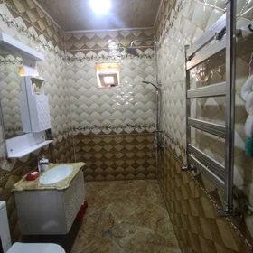 In Baku 150.0 m² house with 4.0 rooms is for sale - Image 2