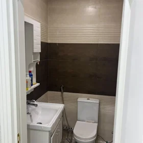 In Baku 105.0 m² apartment is for sale - Image 9