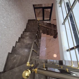 In Baku 220.0 m² house with 8.0 rooms is for sale - Image 2