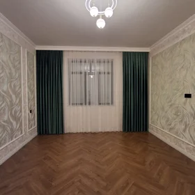 In Baku 200.0 m² house with 7.0 rooms is for sale - Image 2