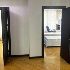 In Baku 125.0 m² apartment is for rent