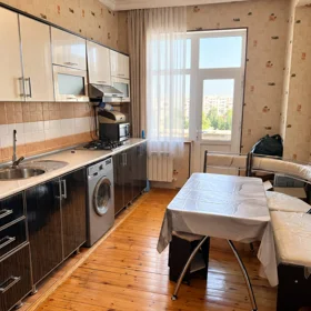 In Baku 90.0 m² apartment is for rent - Image 8