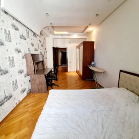 In Baku 178.0 m² apartment is for sale - Image 2