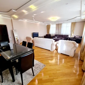 In Baku 178.0 m² apartment is for sale - Image 4