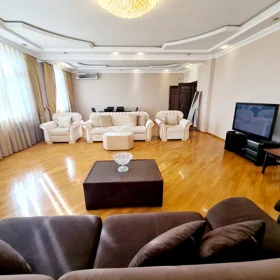 In Baku 178.0 m² apartment is for sale - Image 5