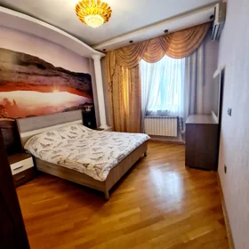 In Baku 178.0 m² apartment is for sale - Image 10