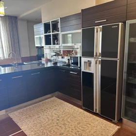 In Baku 400.0 m² apartment is for rent - Image 3