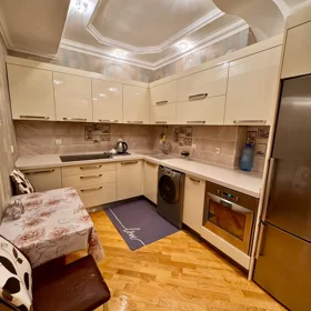 In Baku 80.0 m² apartment is for rent - Image 3