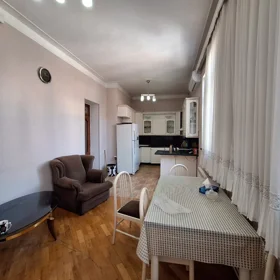 In Baku 200.0 m² apartment is for sale - Image 4