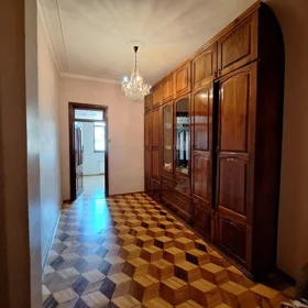 In Baku 200.0 m² apartment is for sale - Image 5