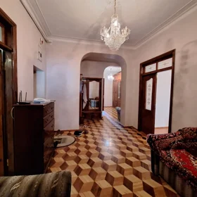 In Baku 200.0 m² apartment is for sale - Image 8