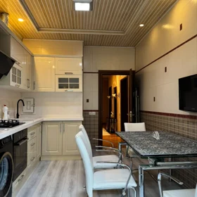 In Baku 135.0 m² apartment is for rent - Image 10