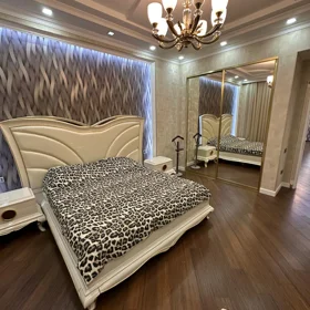 In Baku 170.0 m² apartment is for rent - Image 7