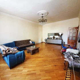 In Baku 150.0 m² house with 5.0 rooms is for sale - Image 4