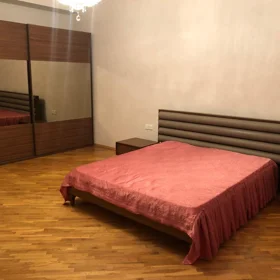 In Baku 140.0 m² apartment is for rent - Image 6