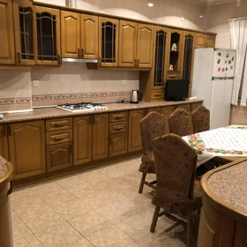 In Baku 140.0 m² apartment is for rent - Image 9