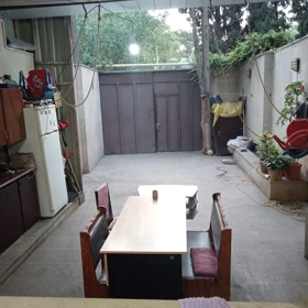 In Binəqədi rayonu 250.0 m² house with 5.0 rooms is for sale - Image 2