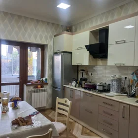 In Baku 141.0 m² apartment is for sale - Image 7