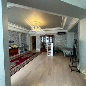 In Baku 180.0 m² apartment is for sale - Image 2