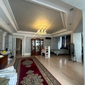In Baku 180.0 m² apartment is for sale - Image 9