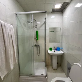 In Baku 70.0 m² apartment is for sale - Image 9
