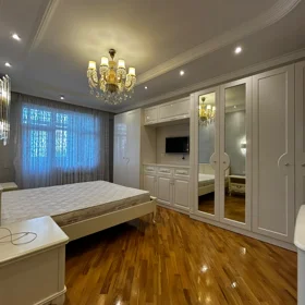 In Baku 134.0 m² apartment is for sale - Image 5