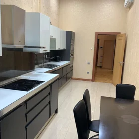 In Baku 200.0 m² apartment is for rent - Image 2