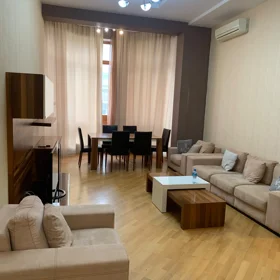 In Baku 200.0 m² apartment is for rent - Image 6