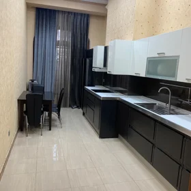 In Baku 200.0 m² apartment is for rent - Image 10