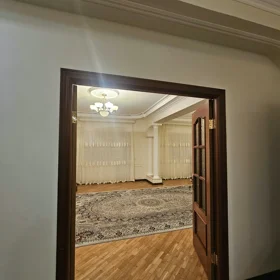 In Binəqədi rayonu 150.0 m² apartment is for rent - Image 2