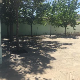 In nan 200.0 m² house with 5.0 rooms is for sale - Image 3